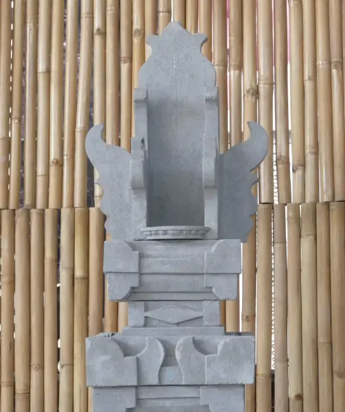 Product image 3 of the product “Balinese Temple, casted with Paras Stone, Offering with open place on top, with step at bottom. 190cm. Mulitparted ”